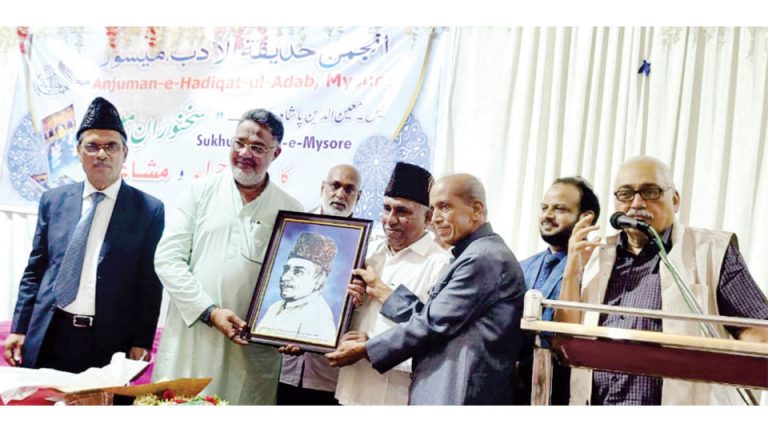 Mla Tanveer Sait Releases Moinuddin Pasha S Urdu Book Sukhanwaran E