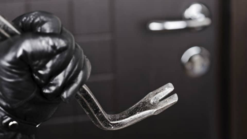 House burgled: Maids hired to clean house decamp with jewellery worth Rs. 8.54 lakh