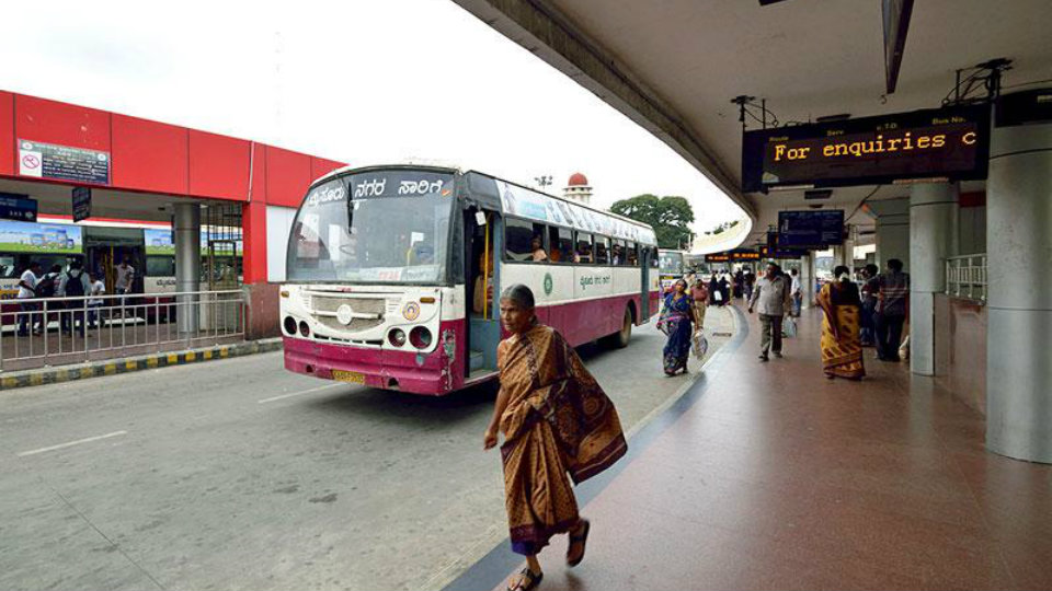 BBMP official injured while boarding bus