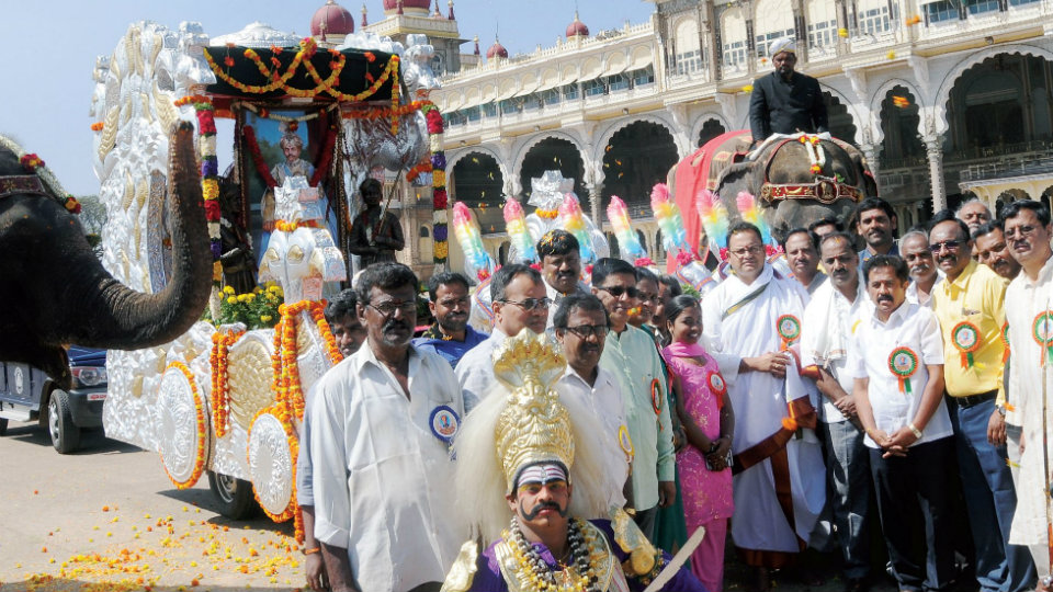 Grand procession marks Nalwadi Jayanti