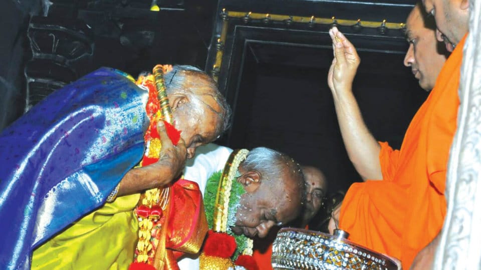 Former PM H.D. Deve Gowda offers speical pujas at Chunchanagiri