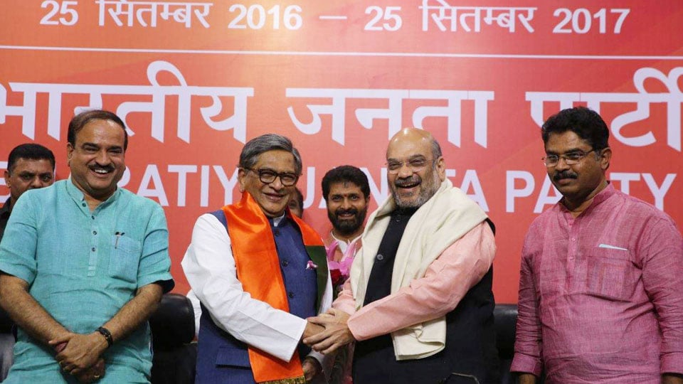 Krishna joins BJP; heaps praises on Modi, Amit Shah