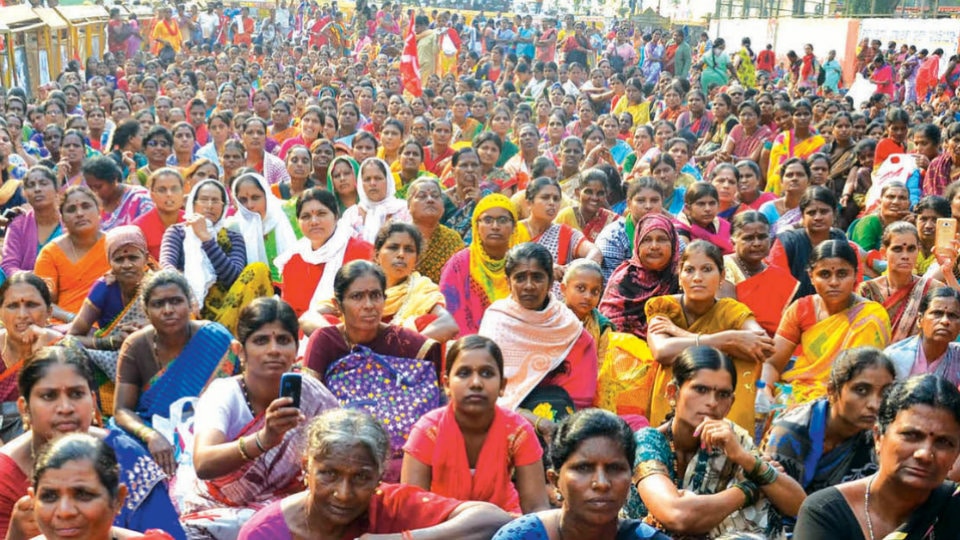Anganawadi workers reject CM’s offer, continue protest