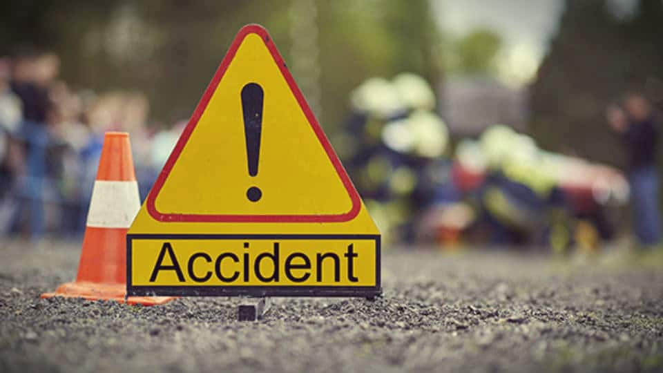 Four injured as Tata Sumo rams into road divider