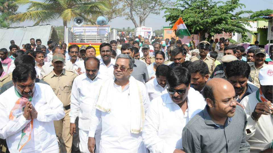 CM enters campaign ‘akhada’, conducts road show
