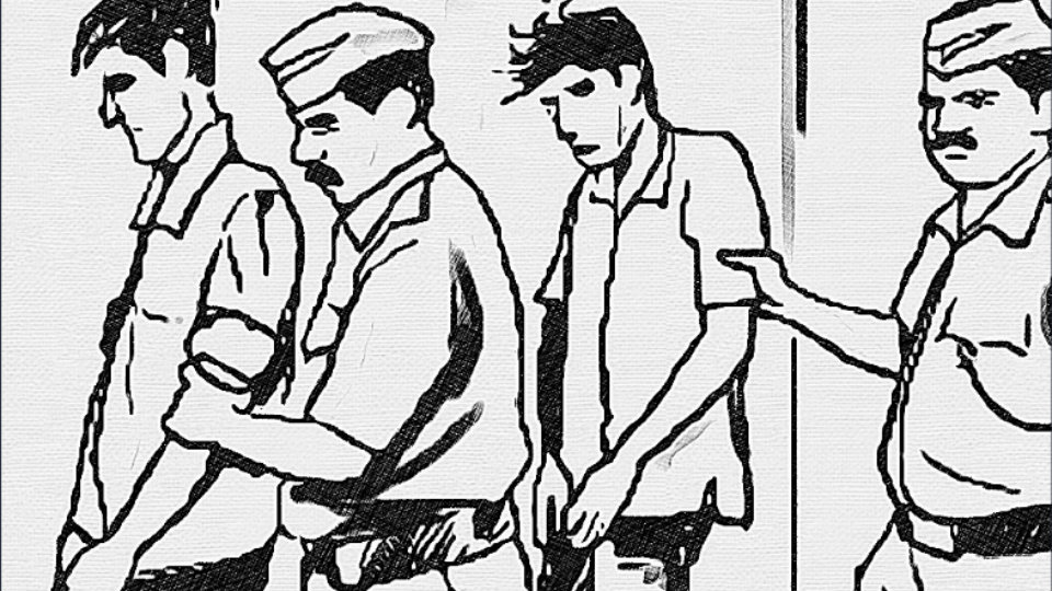 Three burglars arrested: Rs. 2.85 lakh gold jewellery recovered