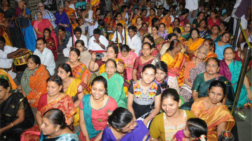 Sringeri Seers accorded grand welcome in city - Star of Mysore