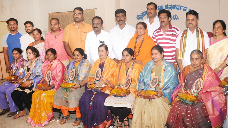 Mahila Ratna Awards presented to achievers