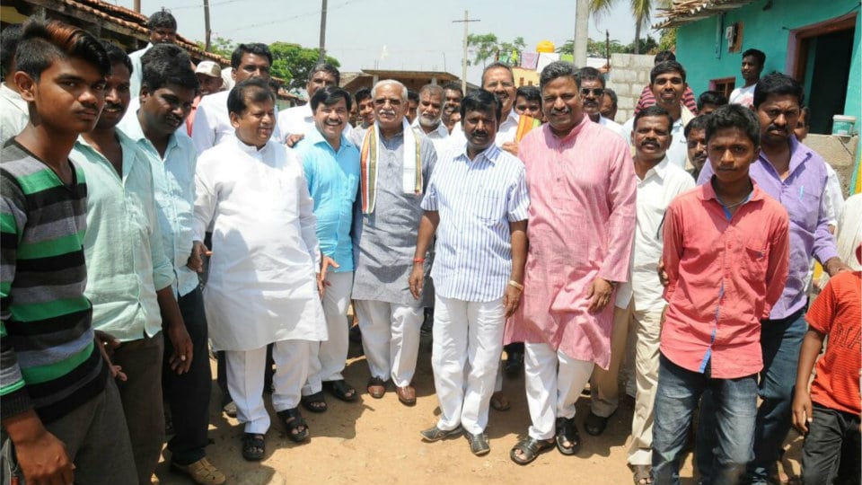 Union Minister hits campaign trail in Nanjangud