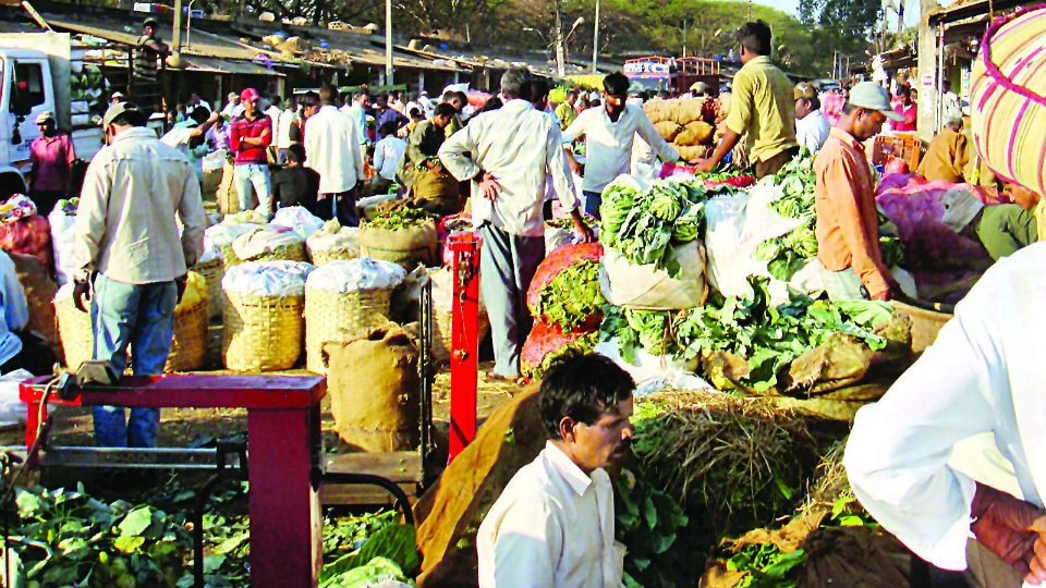 Farmers allege menace of middlemen at APMC