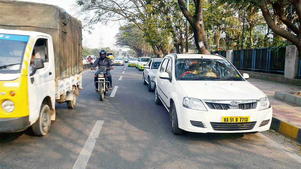 Online taxi at Rly. Station irks auto drivers in city