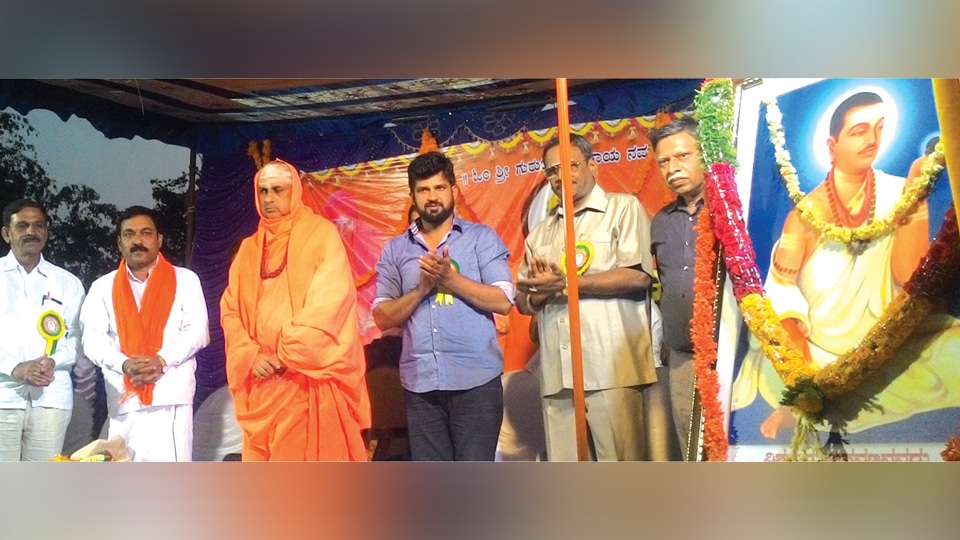 Pratap Simha inaugurates Veerashaiva Basava Balaga Unit in R.S. Naidu Nagar