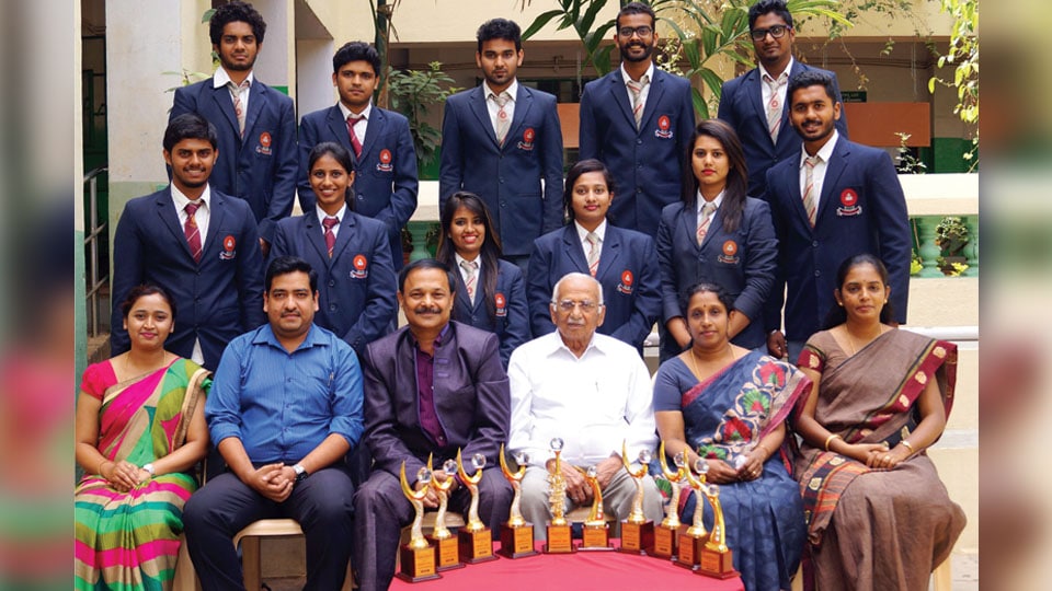Mahajana FGC students  shine at Vidwath-2017, emerge runners-up in Avishkaar-2017