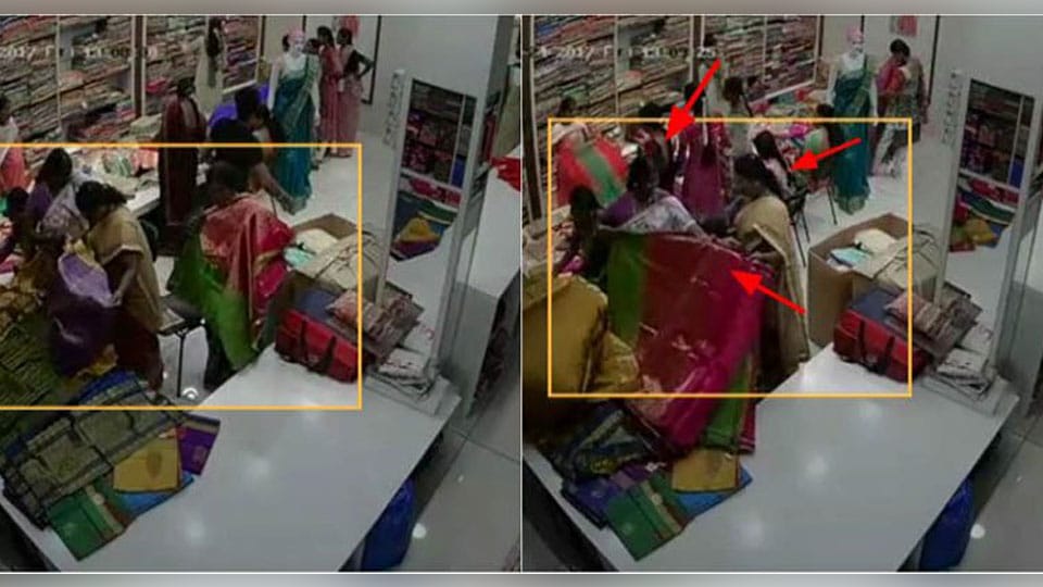 Posing as customers, 4 women lift 17 sarees worth Rs. 1 lakh