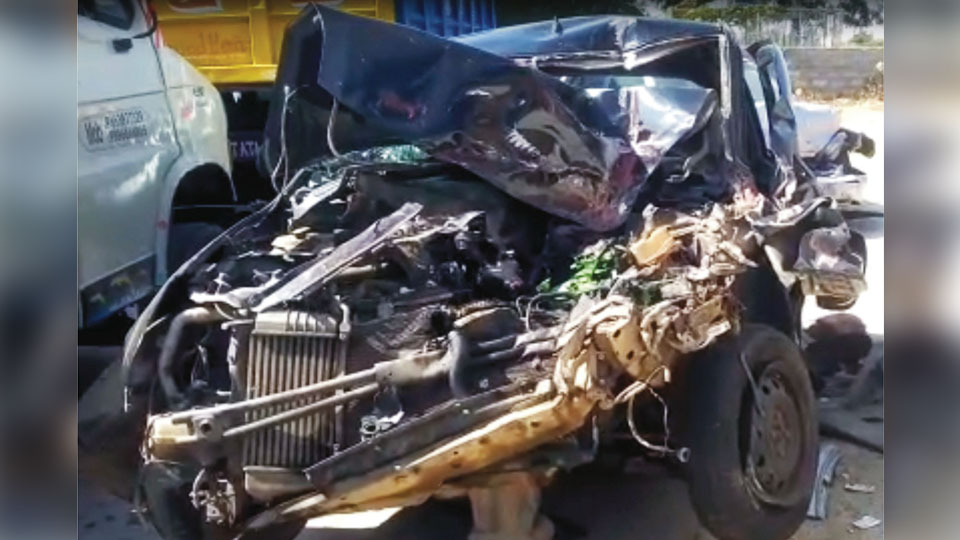 2 killed as car crashes into KSRTC bus