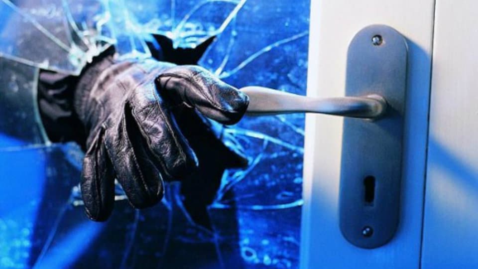 House burgled: Rs. 2 lakh worth cash, jewellery looted