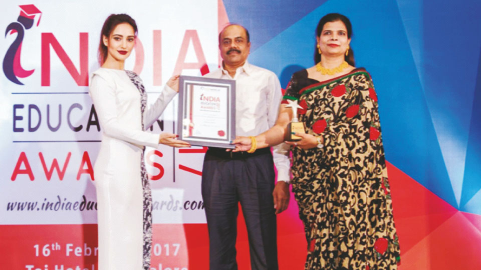 Lucky School bags India Education Award -2017
