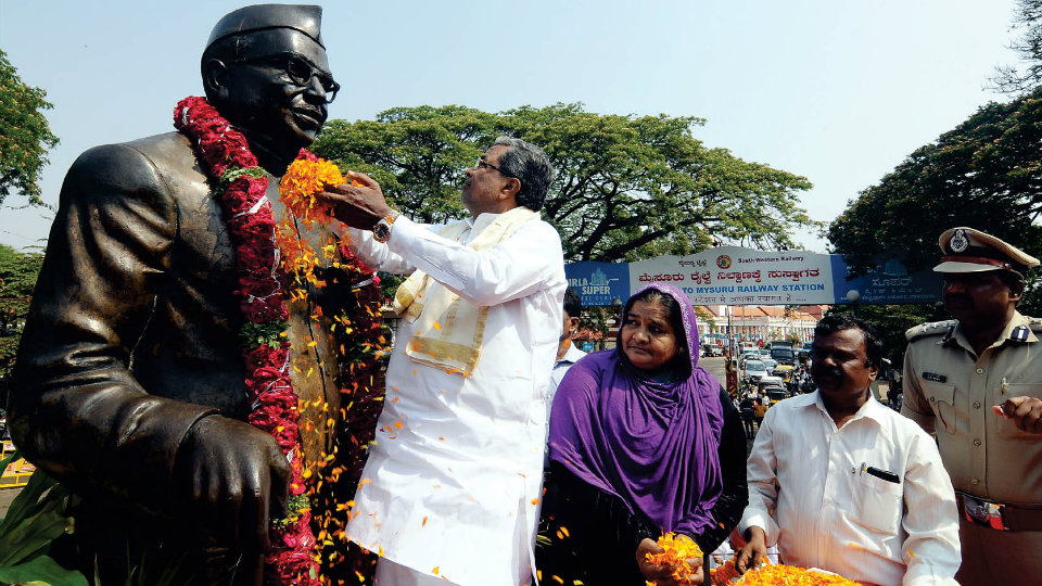 CM offers floral tribute to Babu Jagjivan Ram in city