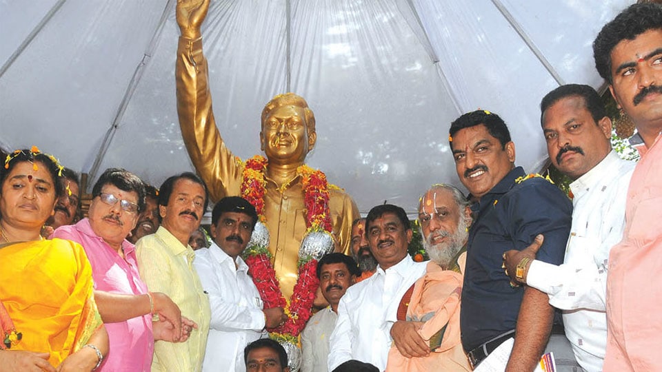 Tributes offered to Dr. Rajkumar on his birth anniversary