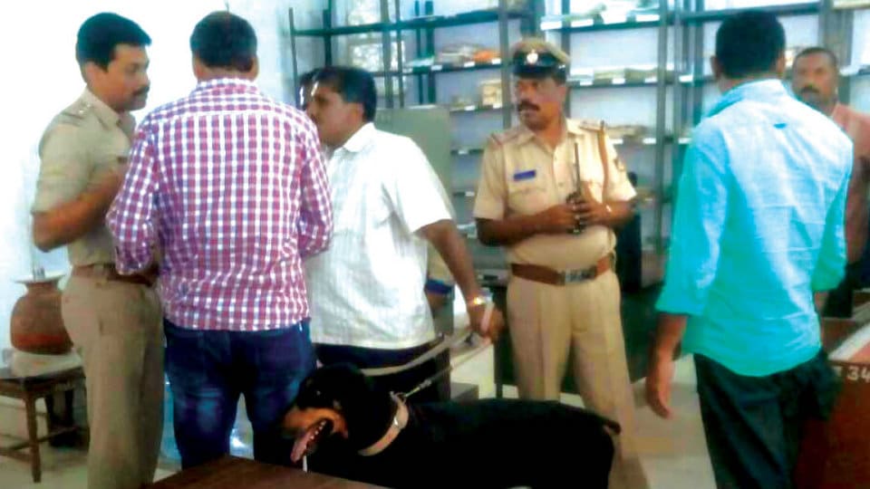 Rs. 15 lakh  found missing from cash counter at Mandya Bank