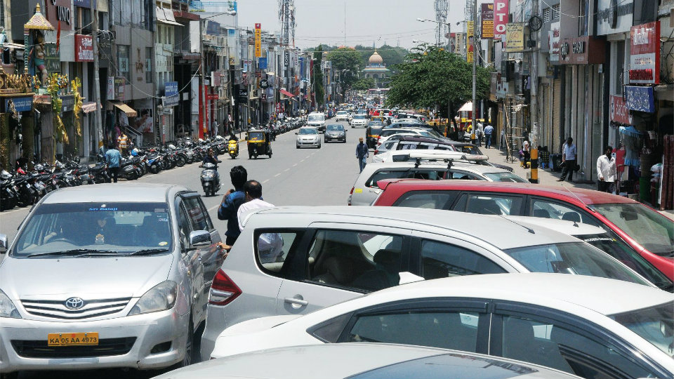 Urs Road, Sayyaji Rao Road to be No Parking Zones soon