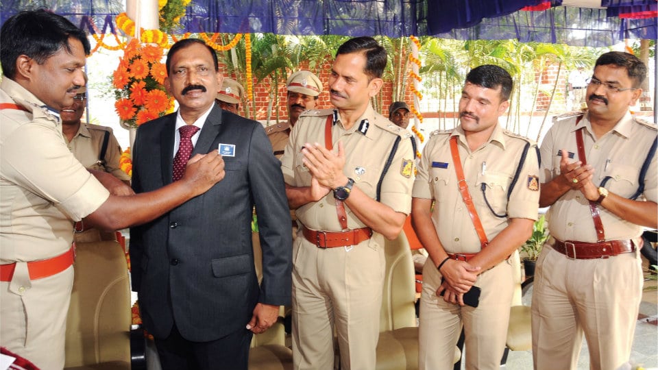 Retired Policemen felicitated on Police Flag Day