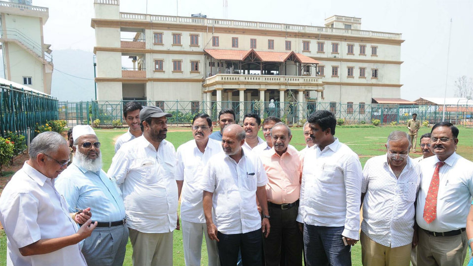 Karnataka Legislature Audit Committee visits Mysore Race Club, Zoo