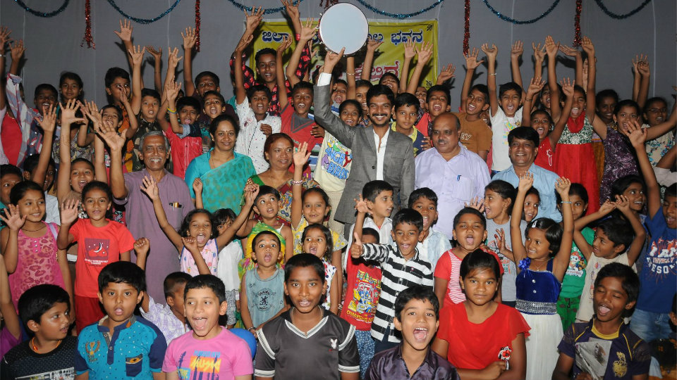 Actor Chandan inaugurates free summer camp for kids at Bal Bhavan