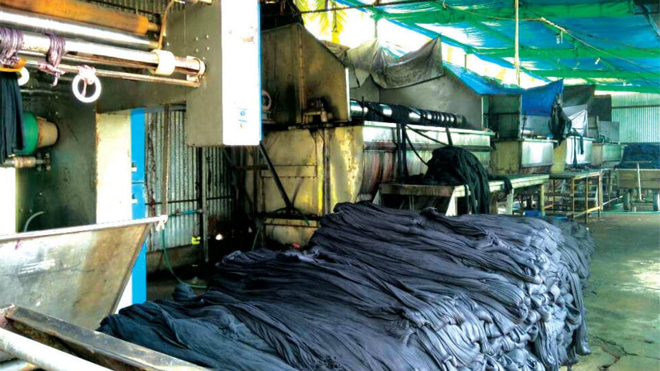 Pollution Board officials raid illegal dyeing units, seize materials