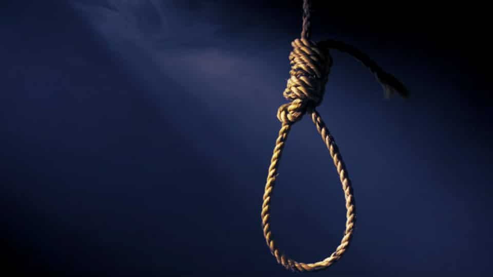 Electrician commits suicide