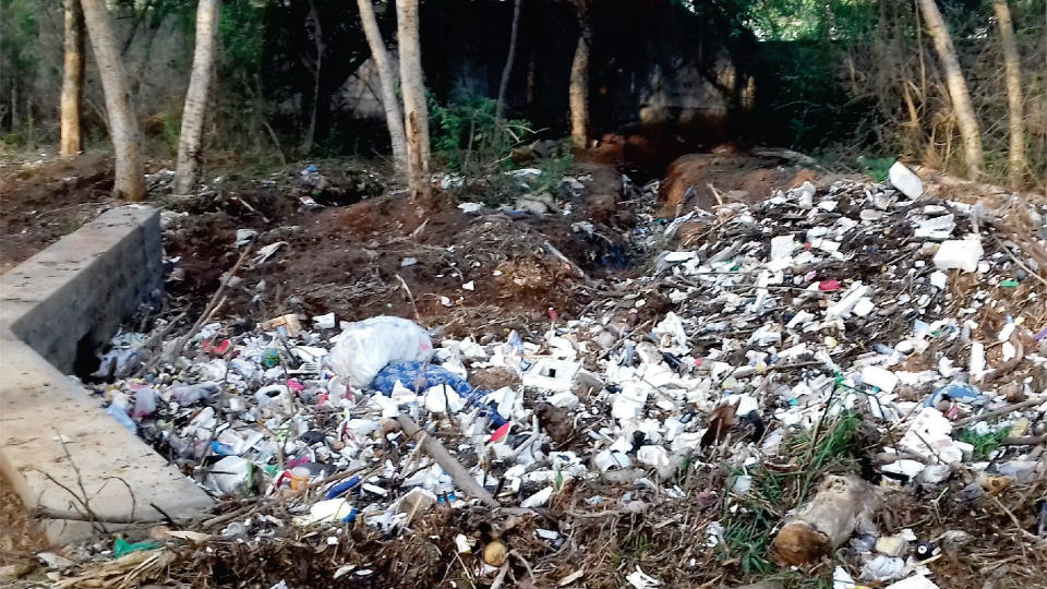 Lingambudhi Lake turns into garbage dumping yard