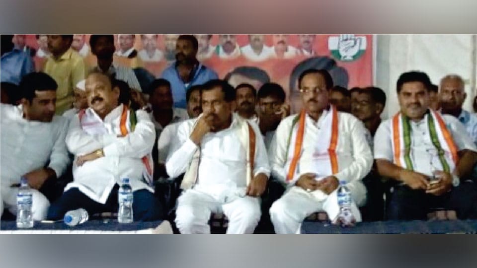 By-poll: Congress leaders campaign for party candidate in Nanjangud