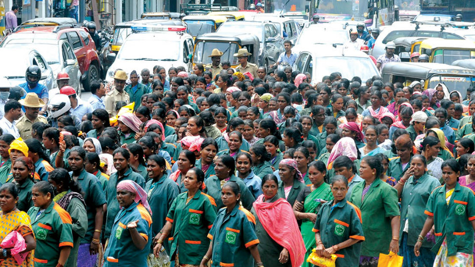Contract, daily-wage Pourakarmikas seek regularisation of jobs