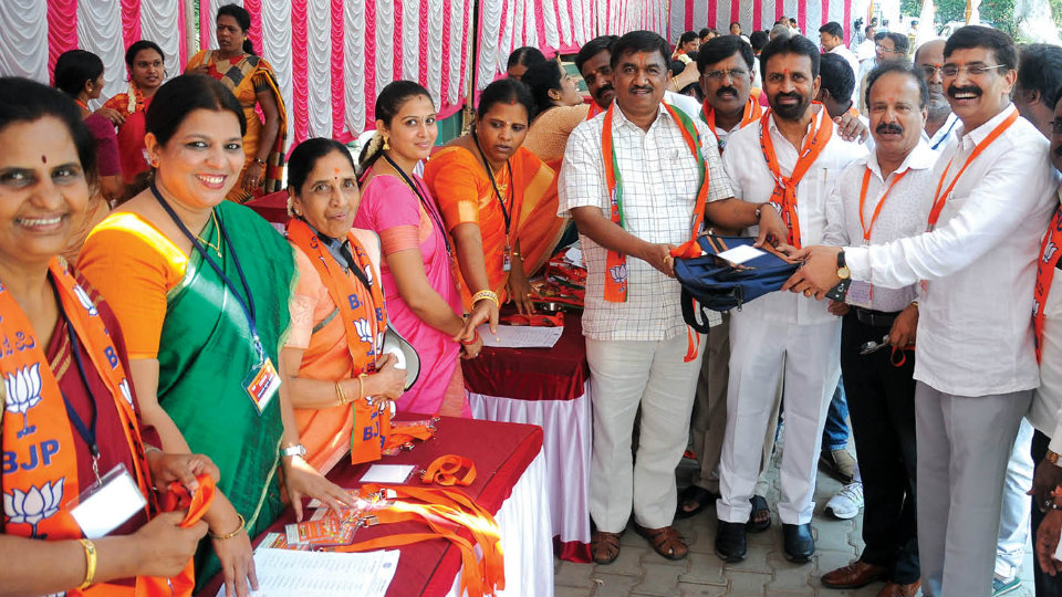 Literary works, ‘swadeshi’ products steal the show at BJP meet