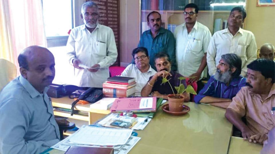 Writers demand probe into irregularities in District Kannada Sahitya Parishat