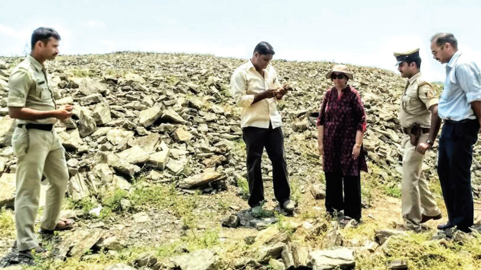Pramoda Devi Wadiyar visits KRS Dam