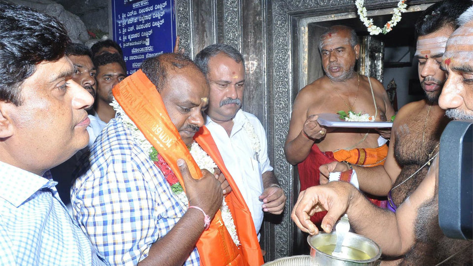 Kumaraswamy visits Nanjangud Temple