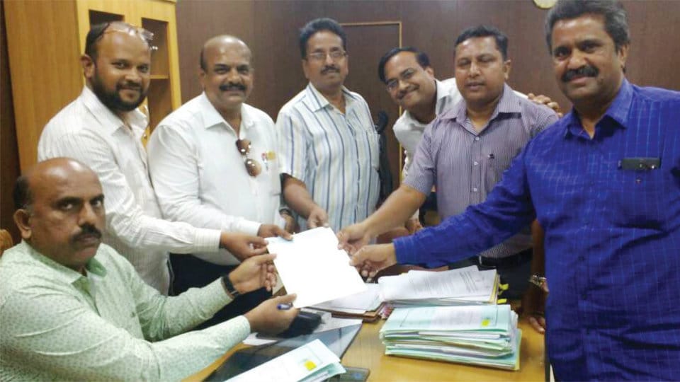 Medical shops bandh total: Chemists submit memorandum to ADC