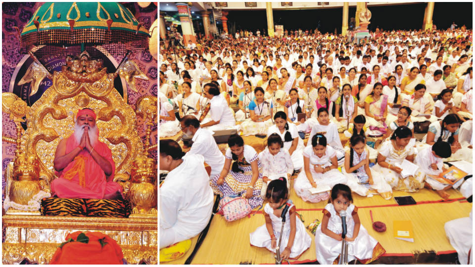 Vajrotsava at Ganapathy Ashrama concludes with group rendition of Guru Gita