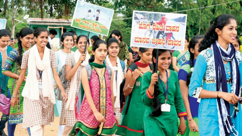 Students take out jatha against plastic use