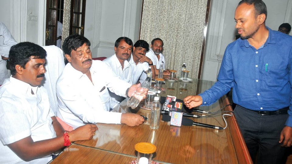 District Minister holds meeting on vector-borne diseases in city