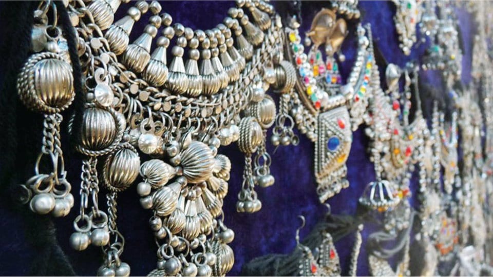 Gujarat Handicrafts Utsav at JSS Urban Haat