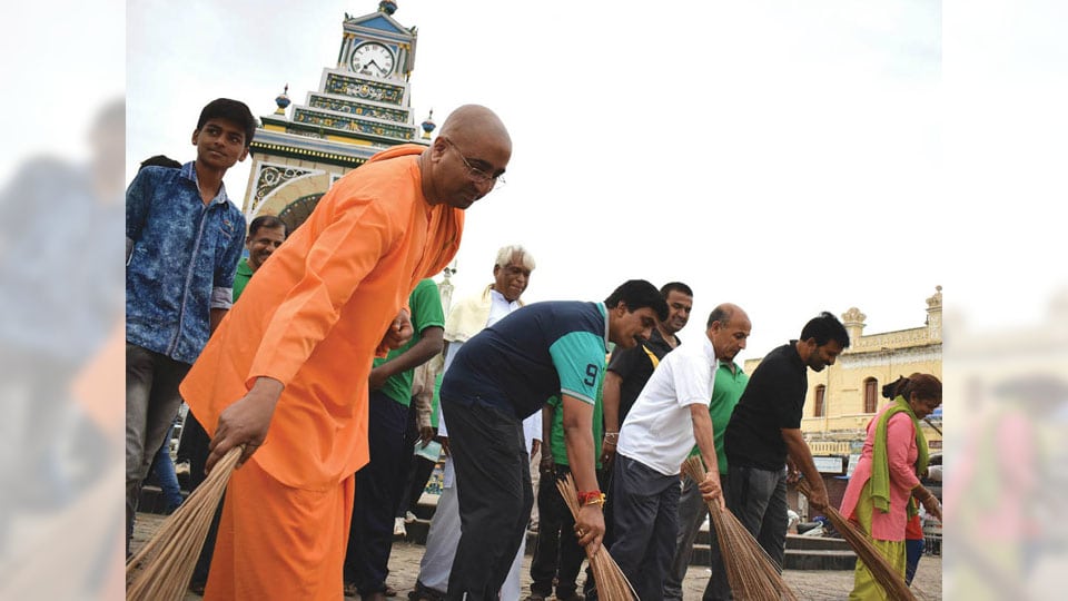 Swachh Bharat Mission: Ramakrishna Ashrama, BJP Yuva Morcha conduct cleanliness programmes