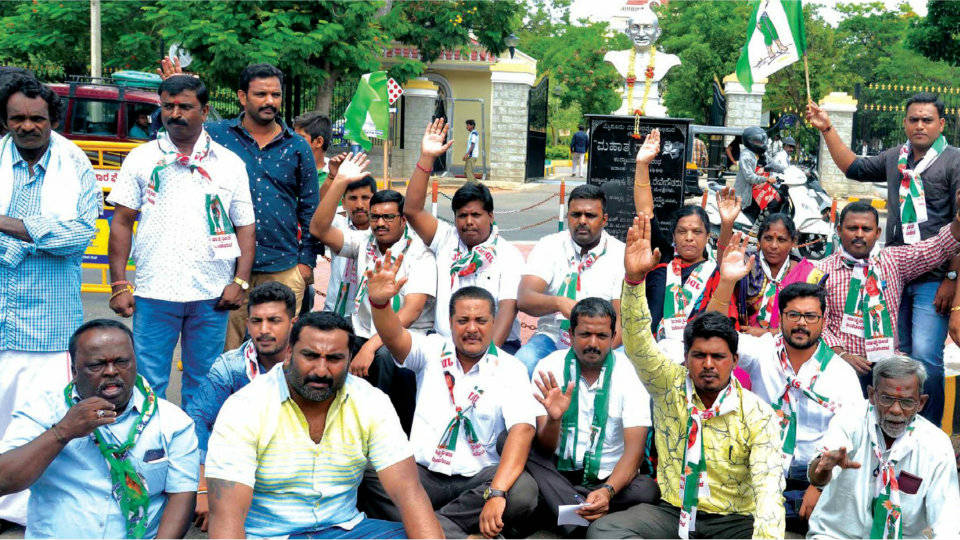 JD(S) youth wing stages protest