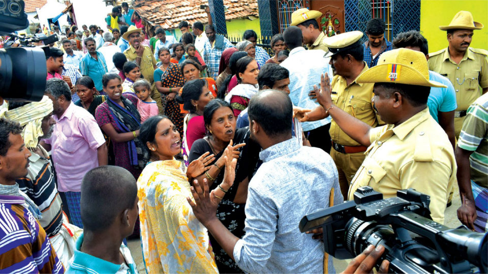 Bommalapura social boycott case: Warring groups engage in wordy duel