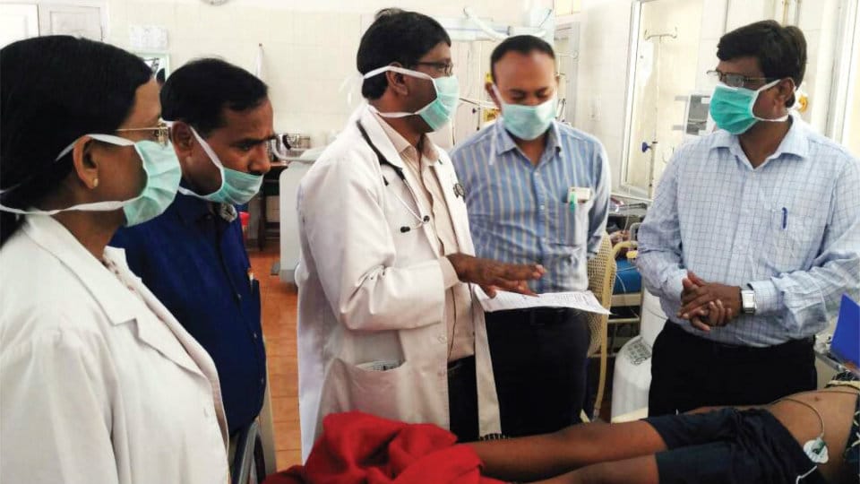 District Health Officer visits Cheluvamba Hospital, reviews dengue situation