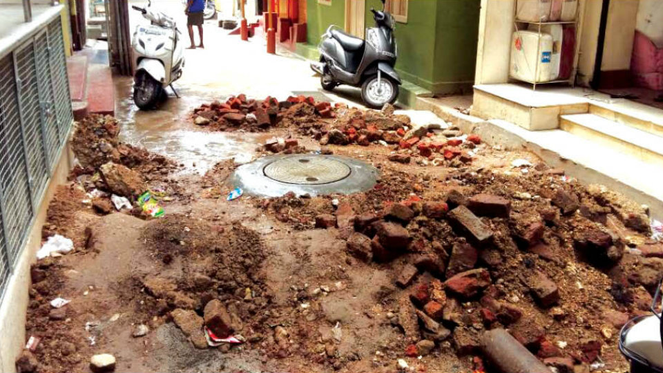 Debris behind SBI at Nehru Circle inconveniencing public