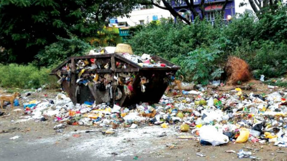 Overflowing garbage bin needs to be cleared at Rajiv Nagar