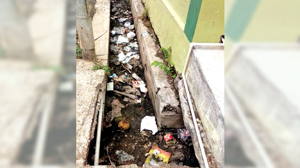 Residents urge to clear drains at Gandhinagar