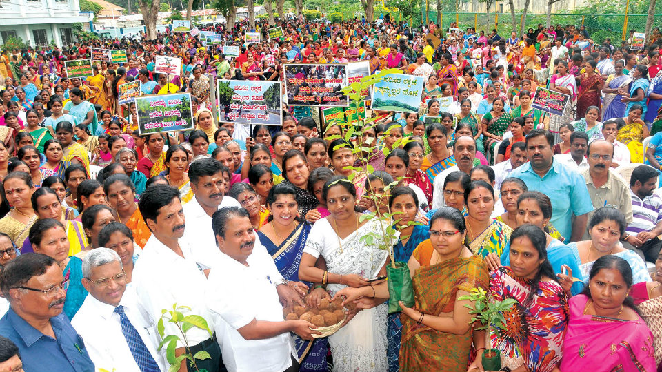 Thousand women take out march to save environment